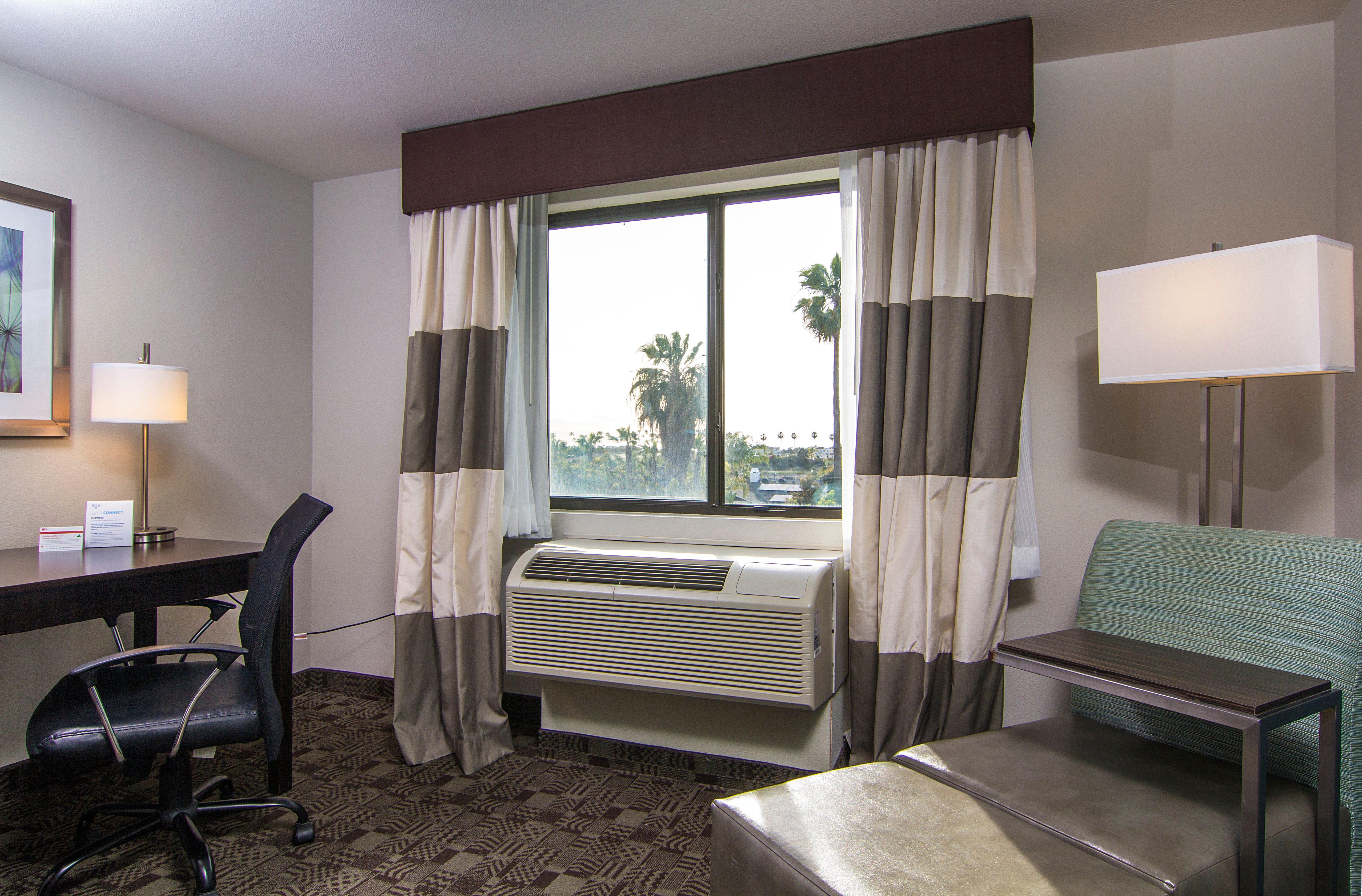 Holiday Inn Express Hotel & Suites Carlsbad Beach By Ihg Екстер'єр фото