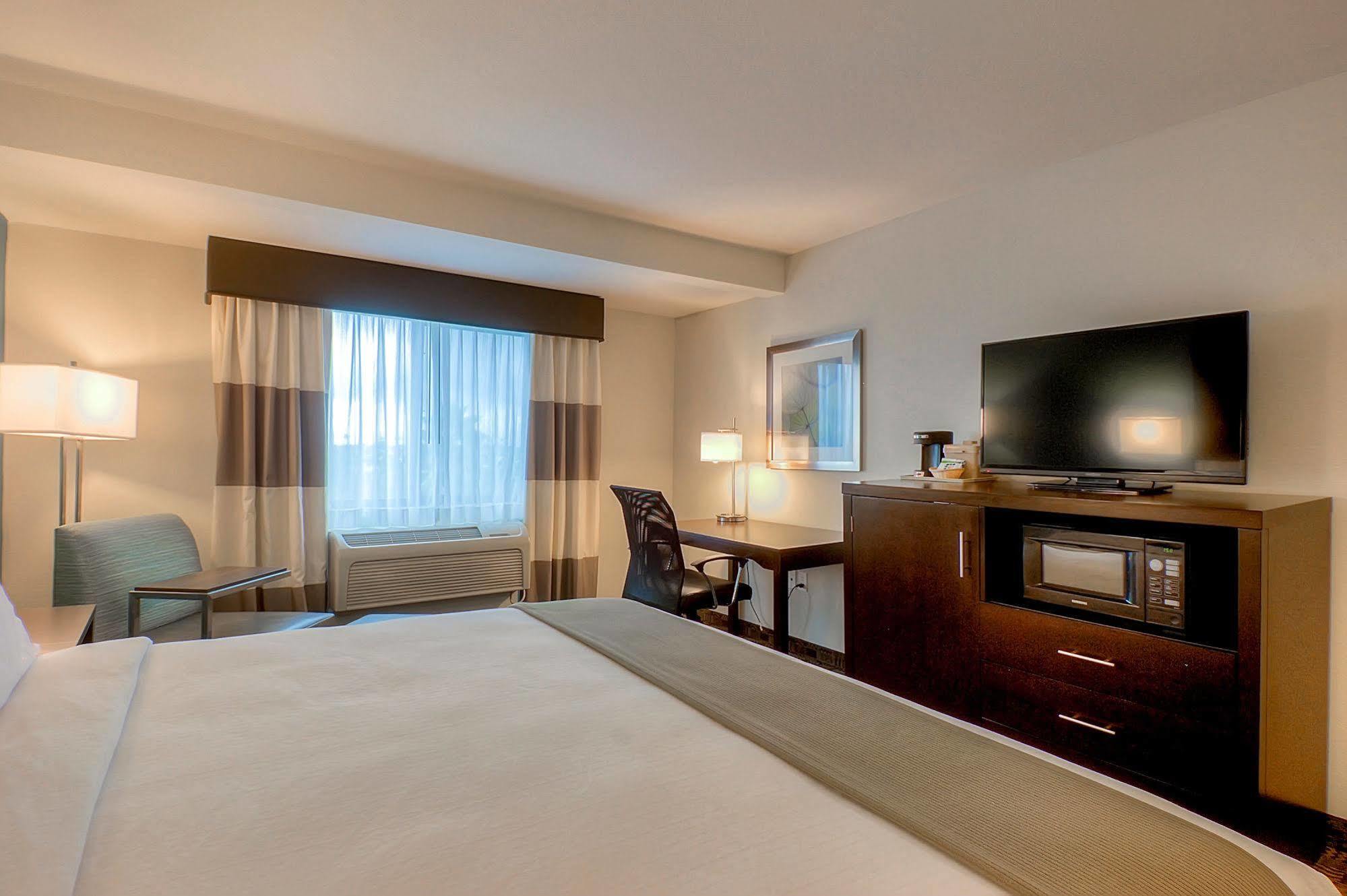 Holiday Inn Express Hotel & Suites Carlsbad Beach By Ihg Екстер'єр фото